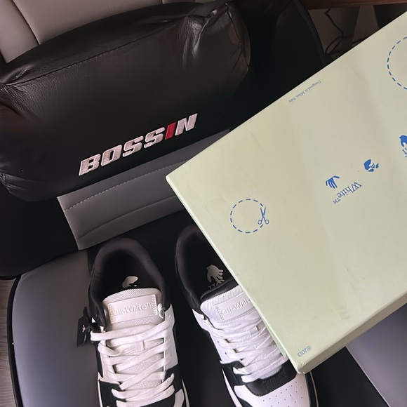 Off-White Black and White Arrow Sneakers - Picture 2 of 3